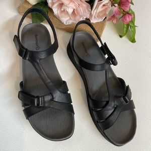 Bare traps sandals size 11